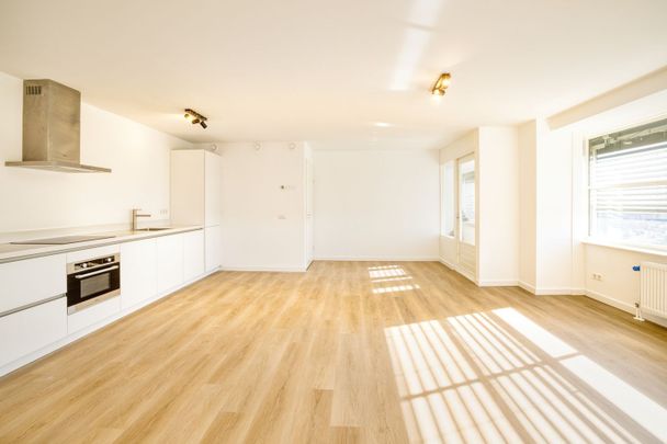 Appartement te huur: Noord West Buitensingel 4-E 2518 PA Den Haag - Foto 1