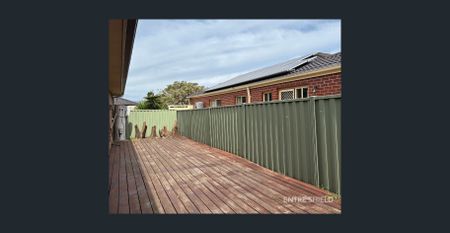 Perfect Family Home Located in Wyndham Vale ! - Photo 2