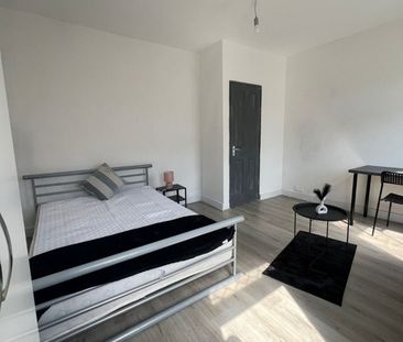 4 Bed Terraced House, Morley Road, E15 - Photo 2