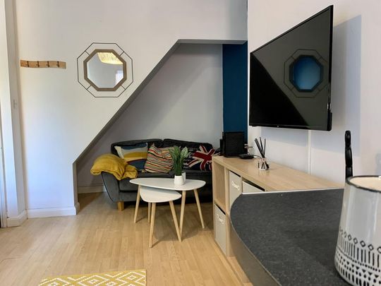 4 bedroom terraced house to rent - Photo 1