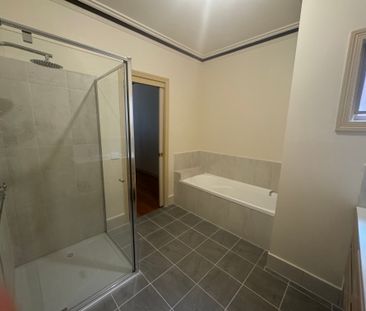 Lifestyle Convenience in the Heart of Northcote - Photo 4