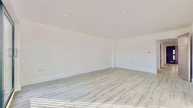5 bedroom semi-detached house to rent - Photo 1
