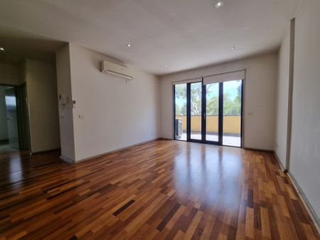 2 Bedroom Apartment - Situated Close to Monash University & Monash Medical Centre - Photo 3