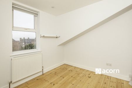 Flat to rent - Rye Hill Park, Peckham, SE15 - Photo 3