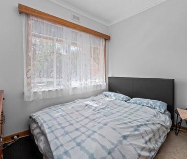 Home in central location! - Photo 4