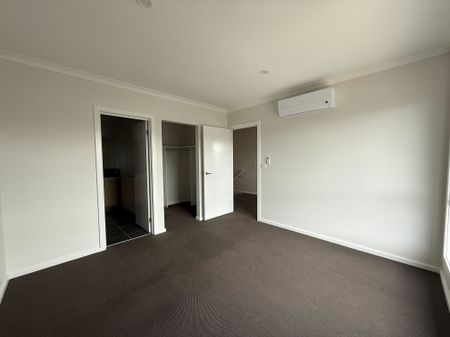 Modern 3-Bedroom Home with 2 Bathrooms and Single Garage - Photo 2