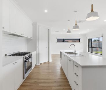 MODERN FAMILY LIVING IN A SOUGHT-AFTER LOCATION - Photo 6