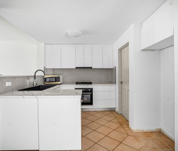 Air-Conditioned Three-Bedroom Townhouse with Ensuite, Gas Cook-Top ... - Photo 5