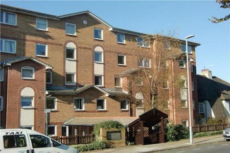 1 bedroom retirement property to rent - Photo 5