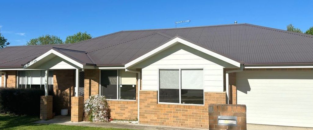 Modern Comfort Meets Family-Friendly. - Photo 1