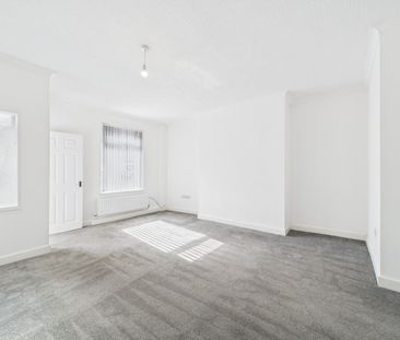 2 Bedroom End Terraced House - Photo 2