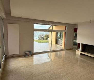 Location Maison 8 pièces 240m² MEYZIEU 69330 - Photo 2