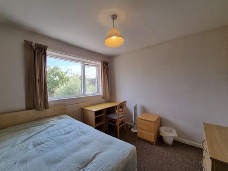 5 bedroom semi-detached house to rent - Photo 3