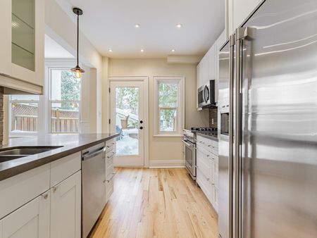 For Lease - 179 Castlefield Avenue, Toronto, Ontario - Photo 4