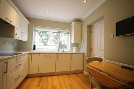 2 bedroom semi-detached bungalow to rent - Photo 4