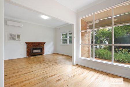 Charming 3-Bedroom Home in Prime Wodonga Location - Photo 3