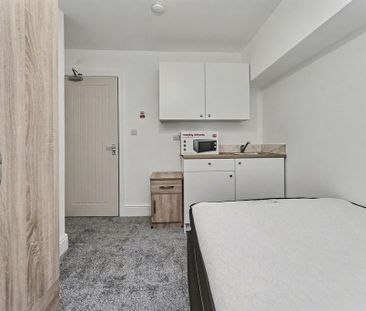 6 bedroom semi-detached house to rent - Photo 5