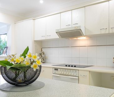 Furnished Waterfront Home in Broadbeach Waters - Photo 5