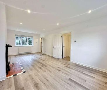 Woodhall Lane, Shenley, Radlett, Hertfordshire, WD7 - Photo 3