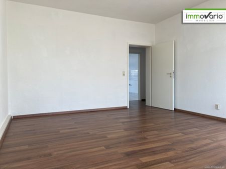Helle, einfache 3-Raum-Wohnung mit Balkon, Tageslichtbad, Wanne und Abstellraum. Stellplatz möglich - Photo 5