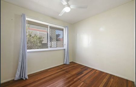 Charming brick & tile home in popular South Toowoomba - Photo 4