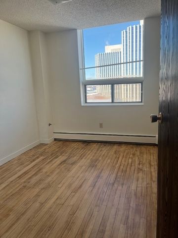 1 BDRM/1 BATH - 115 3RD AVE S - Available Now - Photo 2