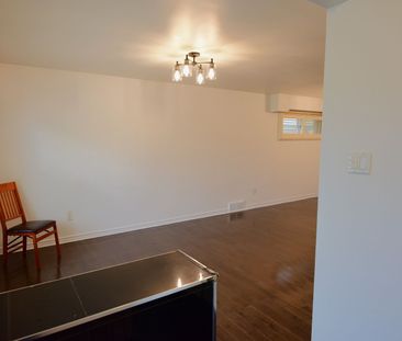 For Lease - 33 Alrita Crescent Unit# (Main), Toronto, Ontario - Photo 2