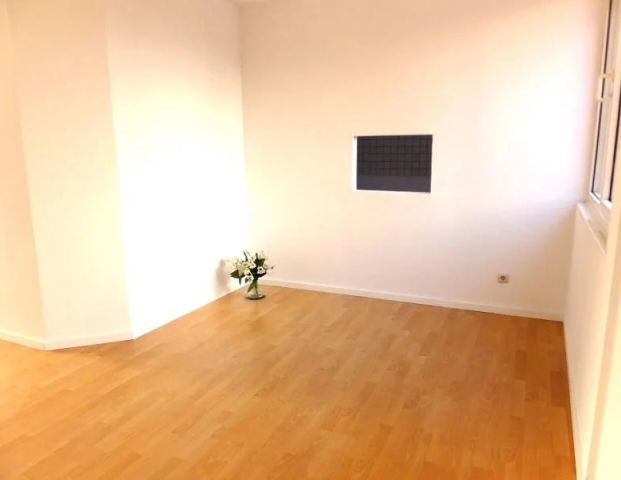 Sofort bez.-freie lichtdurchflutete Maisonettewohnung nebst TG-Platz in bester Citylage - Photo 1