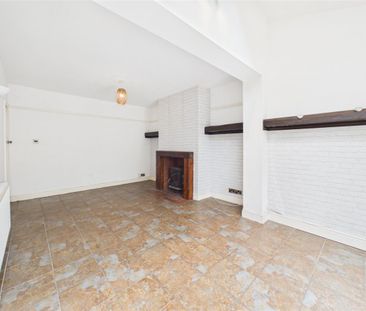 3 bedroom Semi-detached house to rent - Photo 3