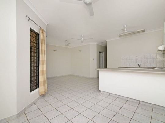 Ground level 2-bedroom unit with private courtyard - Photo 1