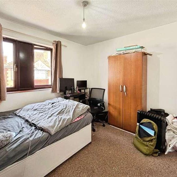 Rusham Road, Egham, Surrey, TW20 - Photo 1