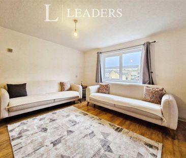 3 bedroom flat to rent - Photo 3