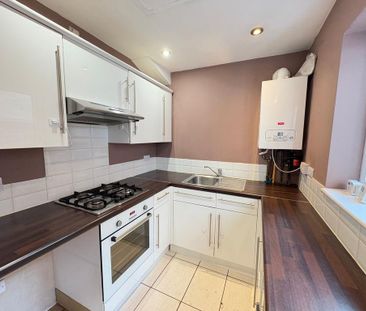 2 bedroom terraced house to rent - Photo 4