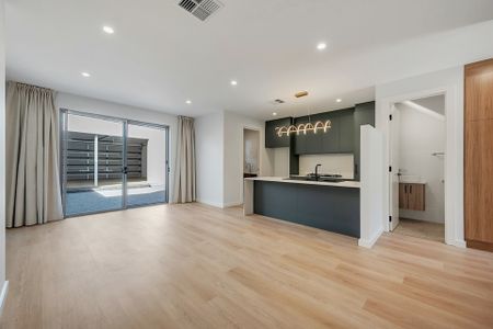 Two-Storey Luxury in the Heart of Modbury - Photo 5
