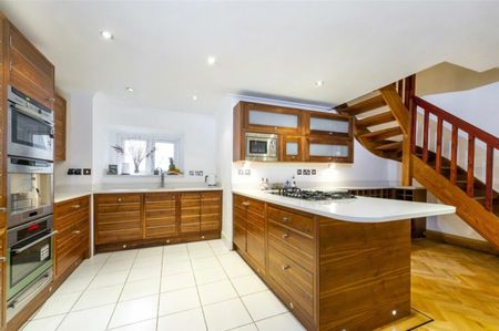 2 Bed Maisonette, Yorkshire Grey Place, NW3 - Photo 2