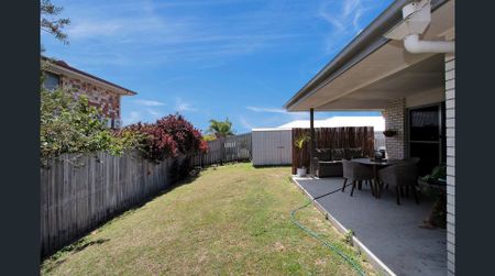 Spacious Family Home – Walk to Bucasia Beach&excl; - Photo 4