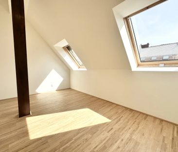 TOP Sanierte Wohnung im Dachgeschoss - Mit Schlossbergaussicht - Photo 4