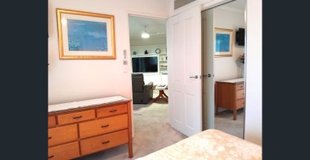 MANLY APART –Manly. Furn. Lge B/R x 1, WiFi. Netflix. Balcony. Private, - Photo 5