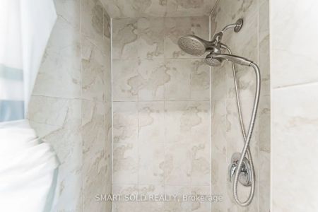 22 Hazelglen Court - Photo 5