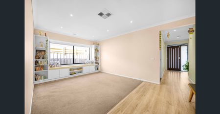 Elegant Family Home in a Prime Manor Lakes Location - Photo 3