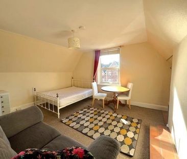 Studio to rent - Photo 1