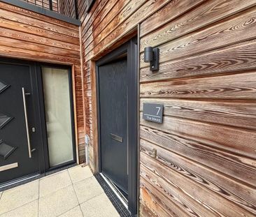 2 bedroom mews to rent - Photo 3