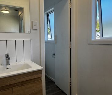 Karamu Road North, Mayfair - Photo 2