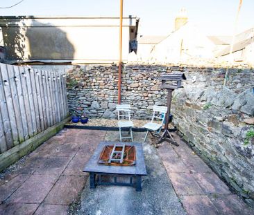 2 bedroom terraced house to rent - Photo 4