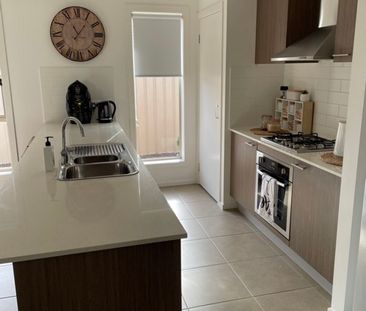 Modern 4 Bedroom Family Home - Photo 2