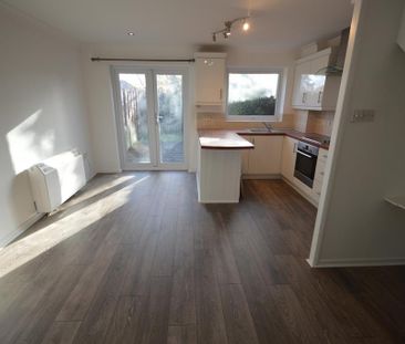 2 bedroom terraced house to rent - Photo 3