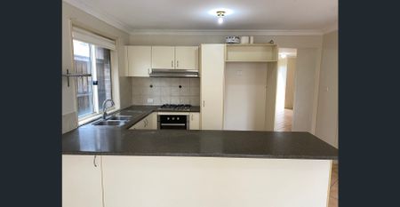 4 BEDROOM DOUBLE STOREY HOME! - Photo 2