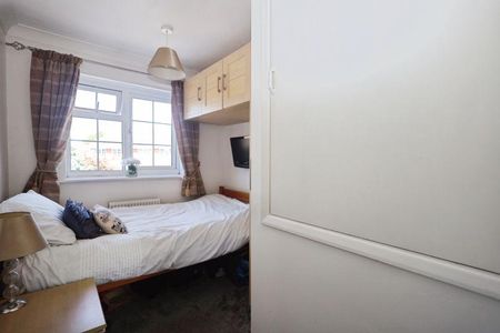 3 bedroom semi-detached house to rent - Photo 3