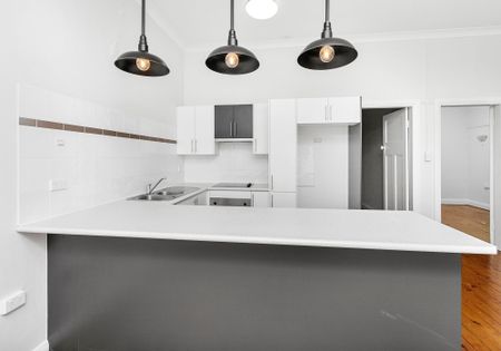 Charming 3-Bedroom Unit in the Heart of Kiama - Photo 3