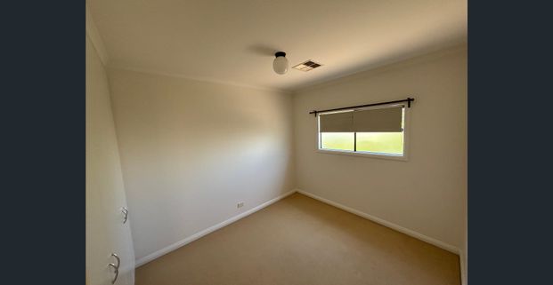 Space, style, and a superb location! - Photo 1